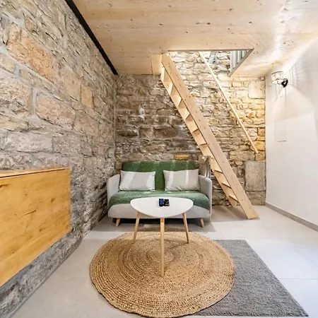 Апартаменты Charming Near Bellecour Victor Hugo District
